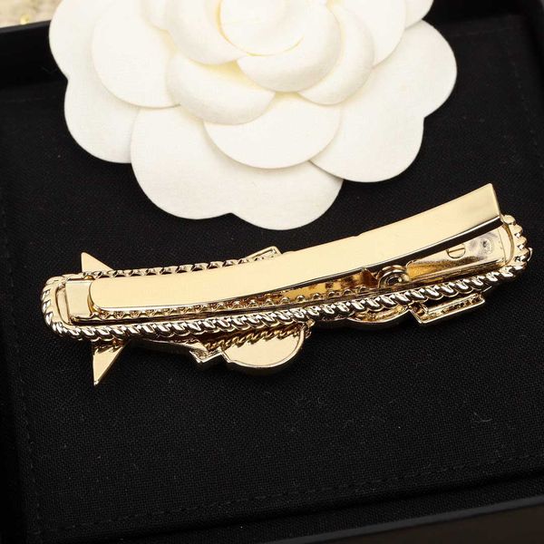 luxury quality charm hair clip with diamond and black enamel color in 18k gold plated have box stamp ps7252a, Golden
luxury quality charm hair clip with diamond and black enamel color in 18k gold plated have box stamp ps7252a, Golden