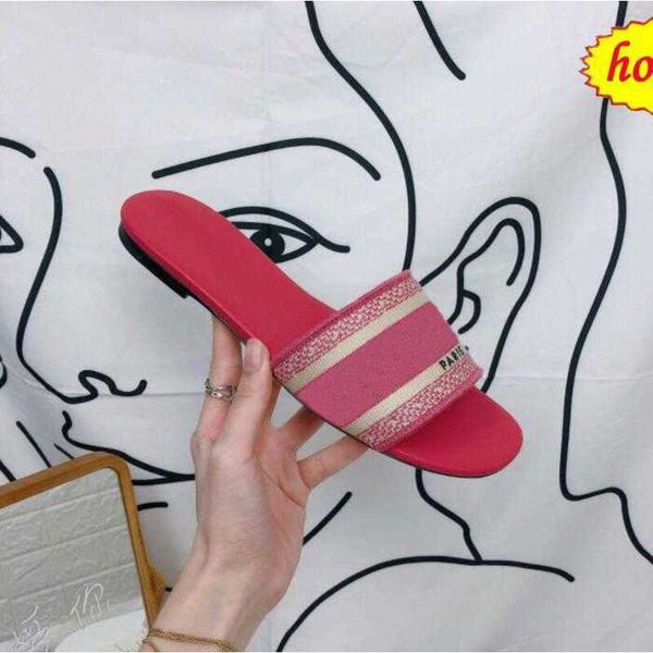 2022 woman big head rainbow letters slippersnew flip flops designer leather women sandals summer flat slipper fashion beach
2022 woman big head rainbow letters slippersnew flip flops designer leather women sandals summer flat slipper fashion beach