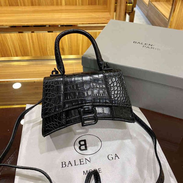 balenciga italy handbag designer women's b standard bag paris hourglass leather one shoulder messenger europea
balenciga italy handbag designer women's b standard bag paris hourglass leather one shoulder messenger europea