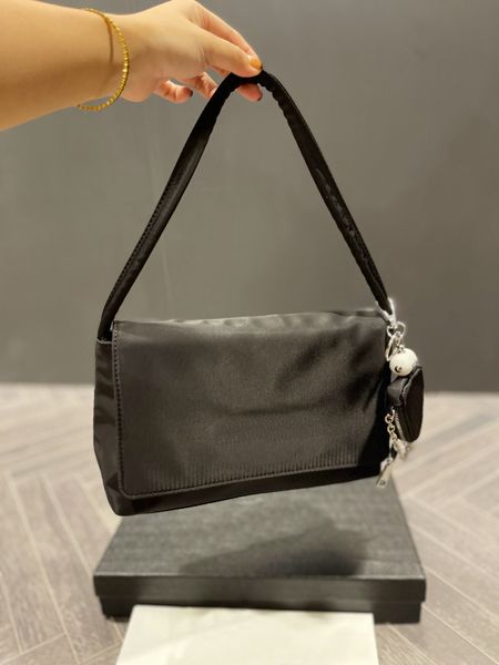 tz 27cm ladies flap bag waterproof canvas fabric electroplating hardware snap button handbag black men's messenger bags designer fashio
tz 27cm ladies flap bag waterproof canvas fabric electroplating hardware snap button handbag black men's messenger bags designer fashio