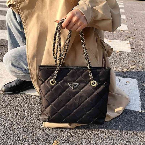 shoulder bags trendy tote armpit female lingge chain with wandering black gold canvas factory store 70% off
shoulder bags trendy tote armpit female lingge chain with wandering black gold canvas factory store 70% off