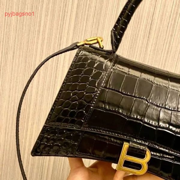 2022ss balencig shoulder bags online store leather hourglass women's 2022 new family b crocodile pattern porta
2022ss balencig shoulder bags online store leather hourglass women's 2022 new family b crocodile pattern porta
