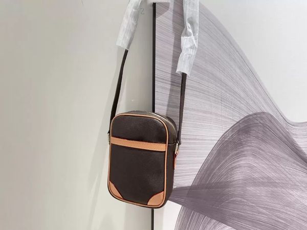 leather bag single one shoulder or crossbody camera bags letter flower pattern design box packaged good price and quality luxury backpack wa, Black;red
leather bag single one shoulder or crossbody camera bags letter flower pattern design box packaged good price and quality luxury backpack wa, Black;red