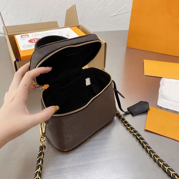 luxury shoulder bag classic ladies portable makeup bags cosmetic case men handbag crossbody wallet 2021 spring and autumn series backpack wi, Black;red
luxury shoulder bag classic ladies portable makeup bags cosmetic case men handbag crossbody wallet 2021 spring and autumn series backpack wi, Black;red