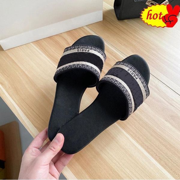 women luxury designer sandals slippers leather summer flat slipper embroidery fashion beach woman big head rainbow letters 35-42
women luxury designer sandals slippers leather summer flat slipper embroidery fashion beach woman big head rainbow letters 35-42