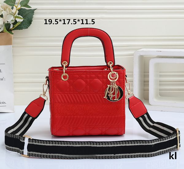 evening bags luxury designer totes fashion women messenger bag embroidery stitched handbags casual shoulder bag
evening bags luxury designer totes fashion women messenger bag embroidery stitched handbags casual shoulder bag