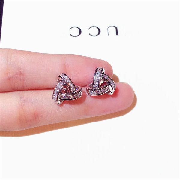 exquisite design loop buckle charm ladies high-end light luxury exquisite zircon earrings wedding anniversary jewelry ac124, Golden
exquisite design loop buckle charm ladies high-end light luxury exquisite zircon earrings wedding anniversary jewelry ac124, Golden