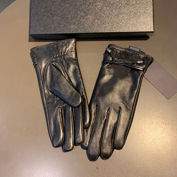 black leather five finger gloves lace ornament thicken gloves trendy badge designer mitten glove, Blue;gray
black leather five finger gloves lace ornament thicken gloves trendy badge designer mitten glove, Blue;gray