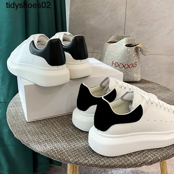 spring and autumn new yuan shanshan same leather black tail small white shoes women's versatile thick bottom fleece tail casual board s
spring and autumn new yuan shanshan same leather black tail small white shoes women's versatile thick bottom fleece tail casual board s