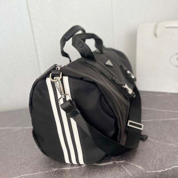 nylon duffel bag brand women /man designer handbags shoulder bag ladies hand bags travel
nylon duffel bag brand women /man designer handbags shoulder bag ladies hand bags travel
