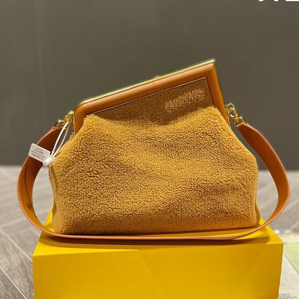 women teddy lambswool shoulder bag luxurys bags brand sheepskin winter lambs wool crossbody handbags lady fur plush clutch handbag
women teddy lambswool shoulder bag luxurys bags brand sheepskin winter lambs wool crossbody handbags lady fur plush clutch handbag