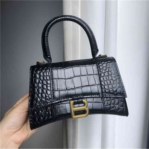 2022 ltaly designer balencaigabag paris family leather hourglass crocodile pattern high version b-shaped diago
2022 ltaly designer balencaigabag paris family leather hourglass crocodile pattern high version b-shaped diago