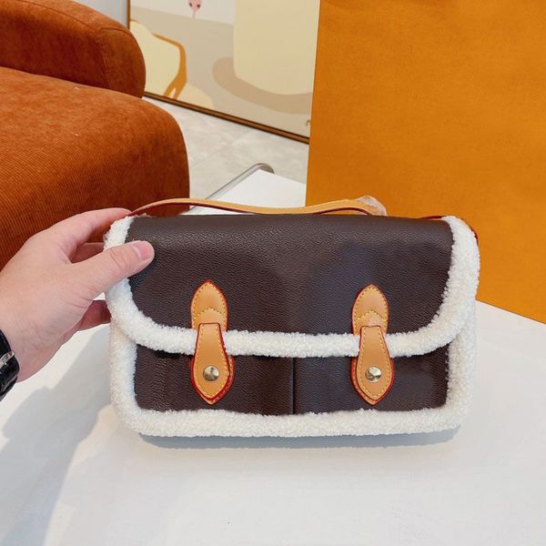 plush winter crossbody messenger bag hasp fashion flap shoudler bags women handbags purse wool genuine leather old flower fashion fluffy tot
plush winter crossbody messenger bag hasp fashion flap shoudler bags women handbags purse wool genuine leather old flower fashion fluffy tot