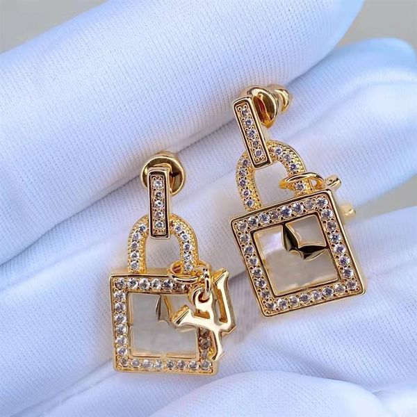 luxury designer 2021 new fashion diamond-studded lock earrings ladies personalized jewelry with box2719, Golden;silver
luxury designer 2021 new fashion diamond-studded lock earrings ladies personalized jewelry with box2719, Golden;silver