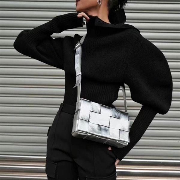 designer venetas handbags bottegas the bag shape of weaving magic gold and silver is delicious with classic weaving elements
designer venetas handbags bottegas the bag shape of weaving magic gold and silver is delicious with classic weaving elements