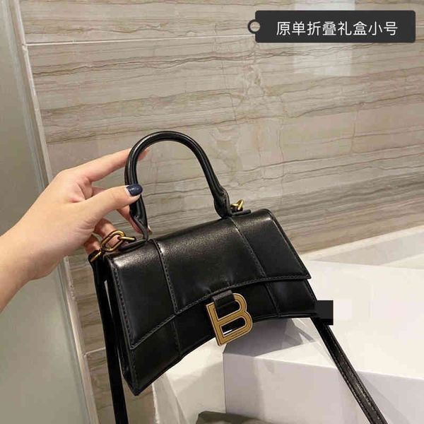 balencigas bags hourglass correct women bags luxurys hand leather head crossbody women's retro fashion splicing crescent
balencigas bags hourglass correct women bags luxurys hand leather head crossbody women's retro fashion splicing crescent