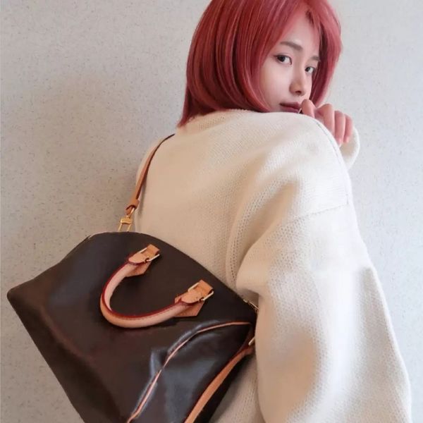 tote bag cross body shoulder bags 4 sizes luxury pillow shape handbag hand carry wallet outdoor large capacity travel backpack business brie, Black;red
tote bag cross body shoulder bags 4 sizes luxury pillow shape handbag hand carry wallet outdoor large capacity travel backpack business brie, Black;red