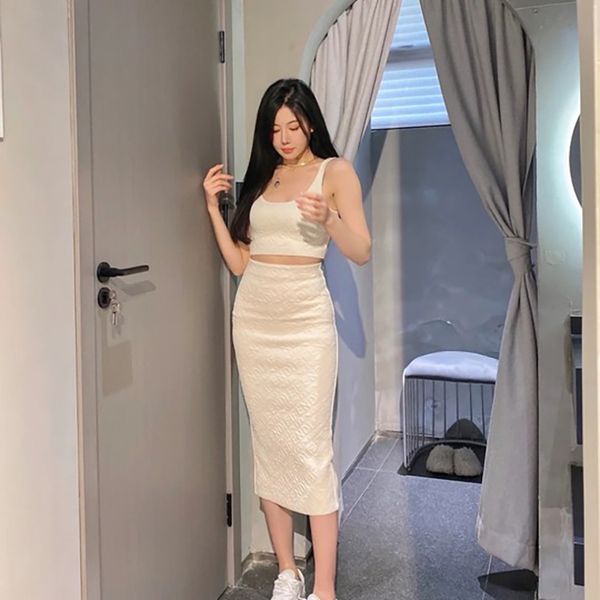 womens knitted feni two piece dress ff endi full letters relief knitting vest and half dresses sets women designer hip wrap fashion slim fit, White
womens knitted feni two piece dress ff endi full letters relief knitting vest and half dresses sets women designer hip wrap fashion slim fit, White