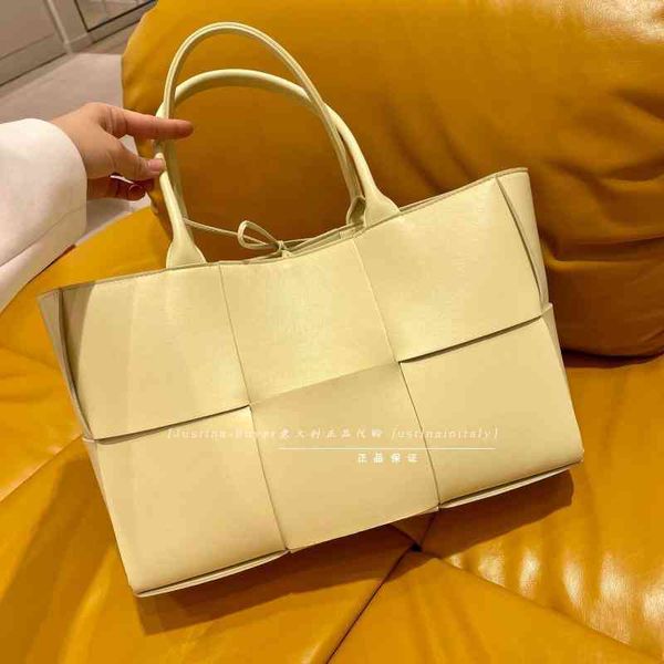 shoulder bag women crossbody bottage venates backpack purse handbags seam leather ladies metal chain classic woven messenger bag luxurys des
shoulder bag women crossbody bottage venates backpack purse handbags seam leather ladies metal chain classic woven messenger bag luxurys des