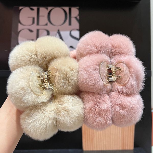 faux rabbit fur hair claw big size hairpin winter plush hairball large hair clip fluffy catch clips barrette, Slivery;white
faux rabbit fur hair claw big size hairpin winter plush hairball large hair clip fluffy catch clips barrette, Slivery;white