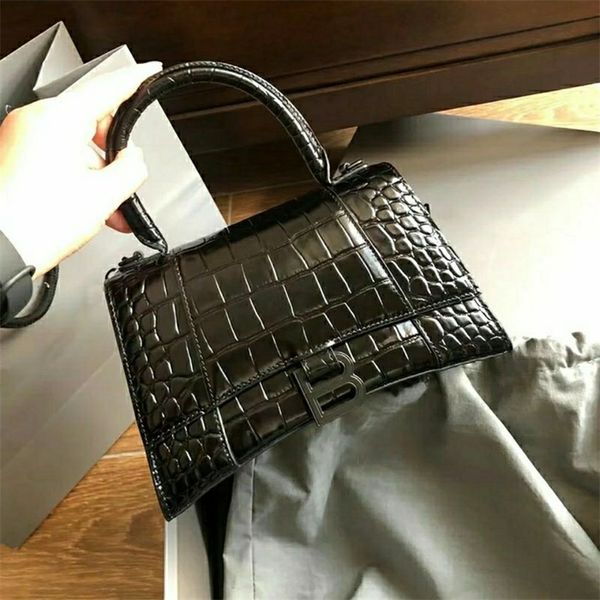 designer balencaigass bags hourglas b family bag womens 2021 new fashion messenger underarm leather word buckle crocodile single shoulder ha
designer balencaigass bags hourglas b family bag womens 2021 new fashion messenger underarm leather word buckle crocodile single shoulder ha