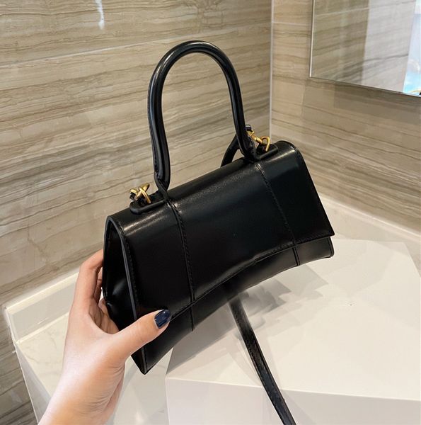 evening bags 2022 lady shopping bags fashion handbags women totes shoulder cross body half moon luxury genuine leather classic retro
evening bags 2022 lady shopping bags fashion handbags women totes shoulder cross body half moon luxury genuine leather classic retro