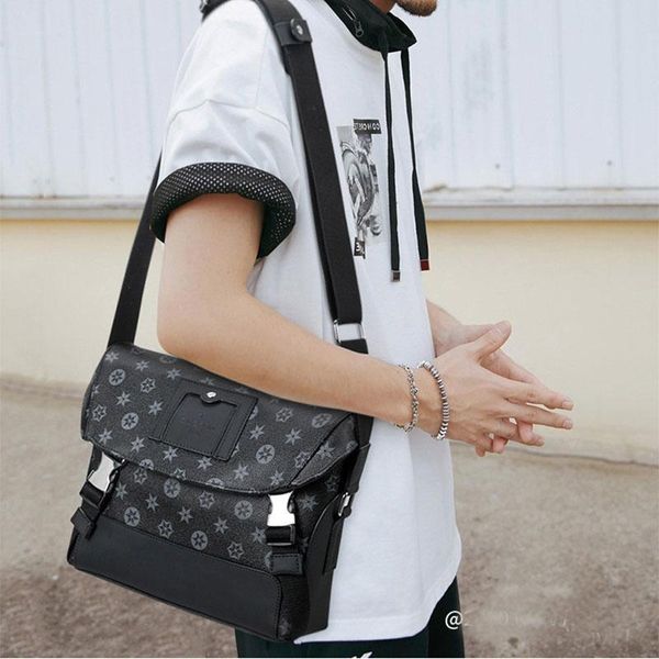 luxury designers mens shoulder bags purses classic fashion men messenger bags leather cross body bag school bookbag should crossbody bag fra
luxury designers mens shoulder bags purses classic fashion men messenger bags leather cross body bag school bookbag should crossbody bag fra