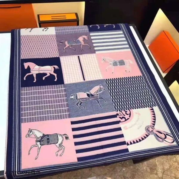 2021 new carriage imitation of cashmere scarf 4 color for men and women oversized classic check shawls and scarves design shawl scarves238i, Blue;gray
2021 new carriage imitation of cashmere scarf 4 color for men and women oversized classic check shawls and scarves design shawl scarves238i, Blue;gray