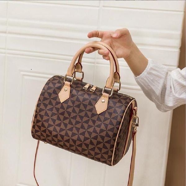 women messenger travel bag classic style fashion bags shoulder bags lady totes handbags speedy 30 cm with gold lock frame
women messenger travel bag classic style fashion bags shoulder bags lady totes handbags speedy 30 cm with gold lock frame