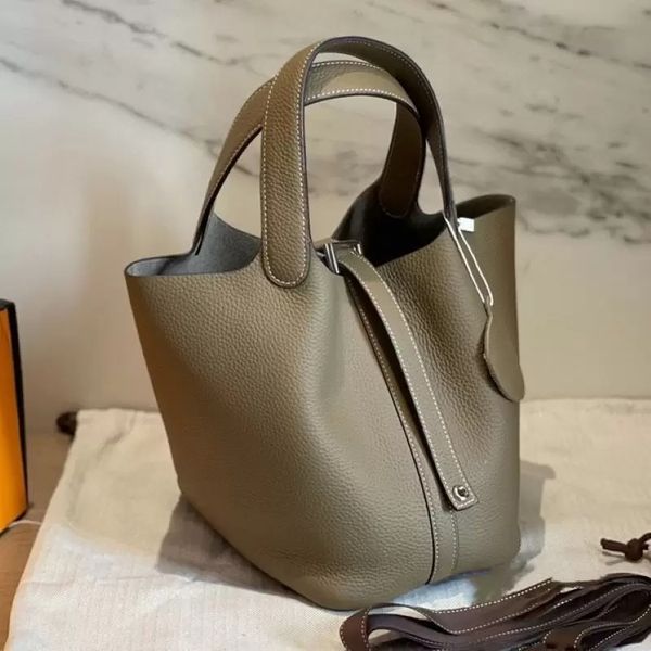 5a ladies handbag underarm bags luxury designer small bucket bag full leather with silk scarf design famous fashion totes purse portable wal, Black;red
5a ladies handbag underarm bags luxury designer small bucket bag full leather with silk scarf design famous fashion totes purse portable wal, Black;red