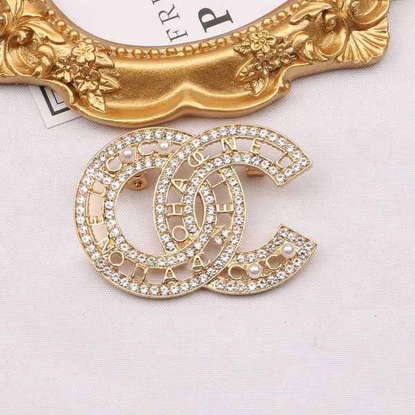 luxury women designer brand double letter brooches 18k gold plated inlay crystal rhinestone jewelry brooch hollow pearl pin bride marry wedd, Gray
luxury women designer brand double letter brooches 18k gold plated inlay crystal rhinestone jewelry brooch hollow pearl pin bride marry wedd, Gray