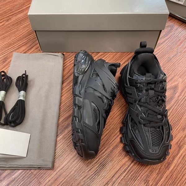 tracks casual shoes designer track 3 3.0 triple white black mans sneakers gomma leather trainer nylon printed platform trainers balencigas
tracks casual shoes designer track 3 3.0 triple white black mans sneakers gomma leather trainer nylon printed platform trainers balencigas