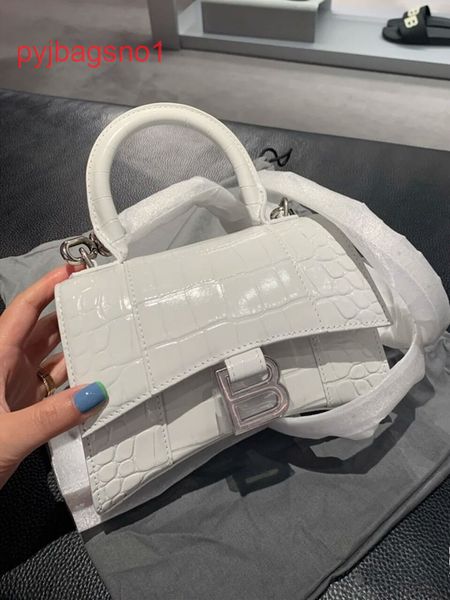 designer balencig shoulder bags online sale commuter hand girls' advanced black and white minority design fash
designer balencig shoulder bags online sale commuter hand girls' advanced black and white minority design fash