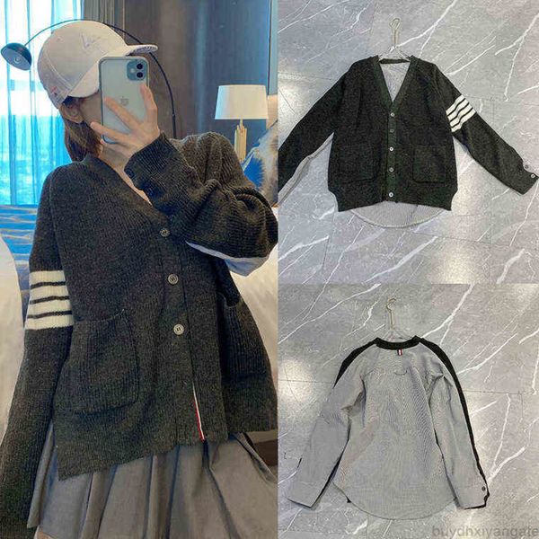 autumn and winter new tb knitted cardigan classic gray wool four bar v-neck contrast shirt spell sweater coat casual loose outdoor, White;black
autumn and winter new tb knitted cardigan classic gray wool four bar v-neck contrast shirt spell sweater coat casual loose outdoor, White;black
