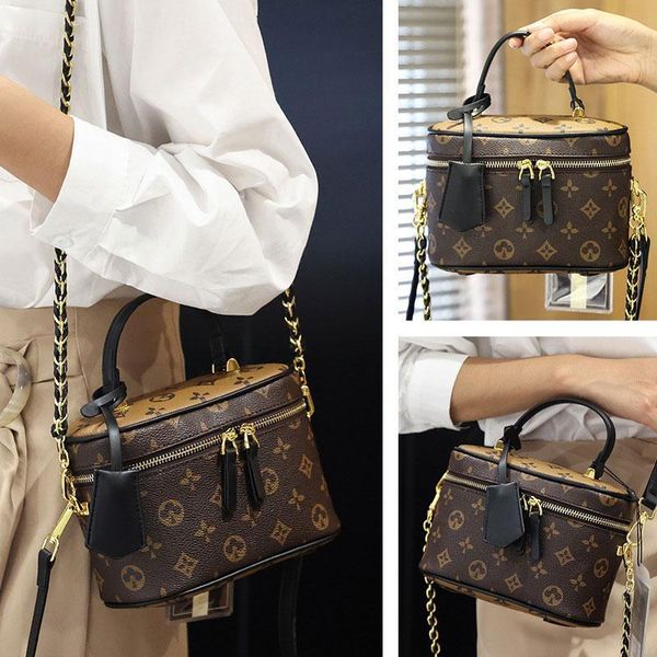 chain cosmetic bag single shoulder women handbags ladies wallets toiletry kits bag hand mother bill of lading womens brown frame
chain cosmetic bag single shoulder women handbags ladies wallets toiletry kits bag hand mother bill of lading womens brown frame