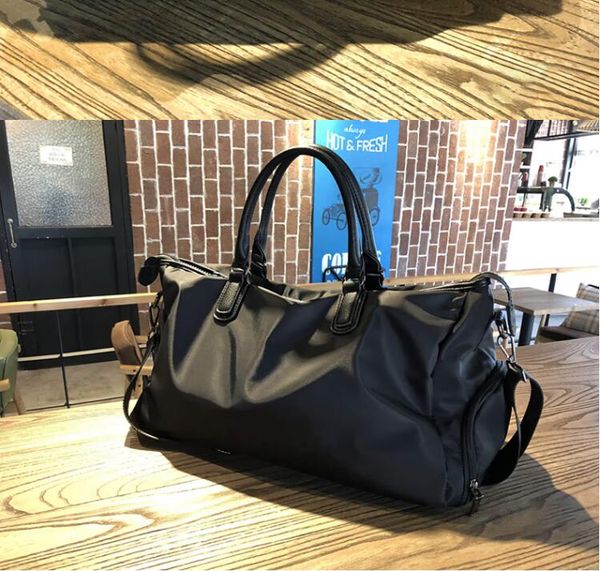 2022 designers fashion duffel bags luxury men female travel bags leather handbags large capacity holdall carry on luggage overnight weekende
2022 designers fashion duffel bags luxury men female travel bags leather handbags large capacity holdall carry on luggage overnight weekende