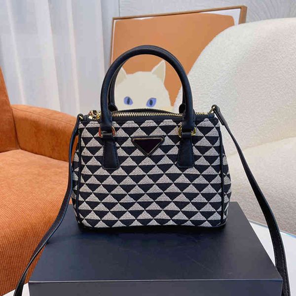 designer luxury women the tote bag fashion versatile handbags shoulder crossbody bags purse telfars totes large capacity saddle wallets 7a 8
designer luxury women the tote bag fashion versatile handbags shoulder crossbody bags purse telfars totes large capacity saddle wallets 7a 8