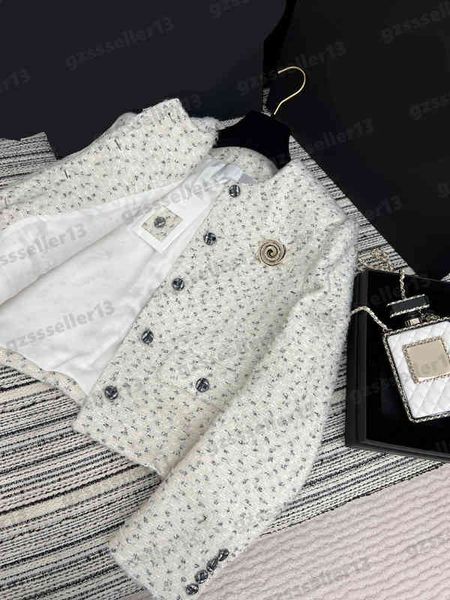 designer womens jackets woolen wool tweed jackets fashion brand round neck button cardigan with brooch decoration jacket women clothing 0912, Black;brown
designer womens jackets woolen wool tweed jackets fashion brand round neck button cardigan with brooch decoration jacket women clothing 0912, Black;brown