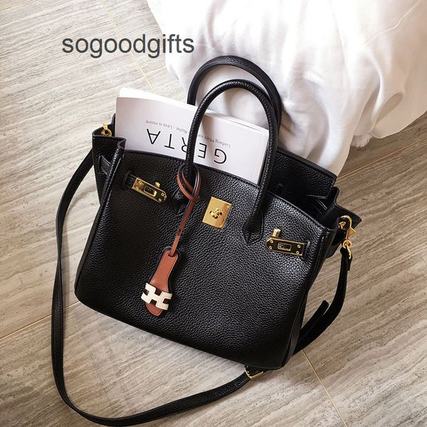 designer bags luxury genuine leather herme women's handbags bag women's large capacity single shoulder messenger 2022 new tide lit
designer bags luxury genuine leather herme women's handbags bag women's large capacity single shoulder messenger 2022 new tide lit