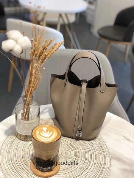 women's designer bags picotin lock herme handbags tote bag same togo women's bag basket leather versatile large capacity portable
women's designer bags picotin lock herme handbags tote bag same togo women's bag basket leather versatile large capacity portable