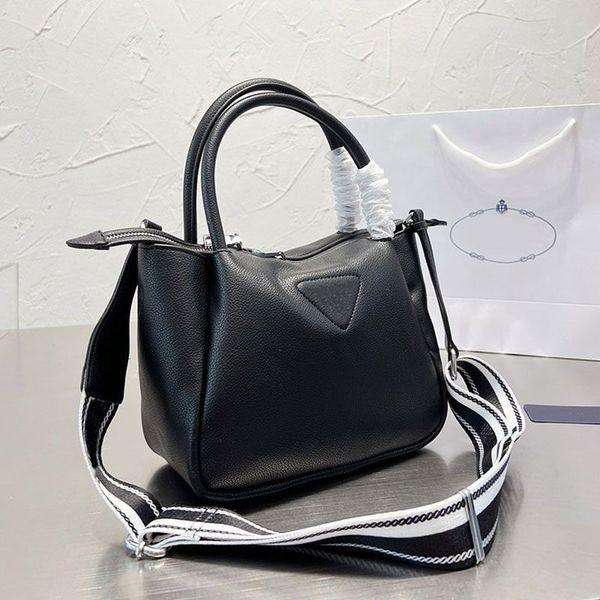 cosmetic bags cases women dumplings totes bag genuine leather handbag purse detachable woven wide shoulder strap crossbody bags fashion lett
cosmetic bags cases women dumplings totes bag genuine leather handbag purse detachable woven wide shoulder strap crossbody bags fashion lett