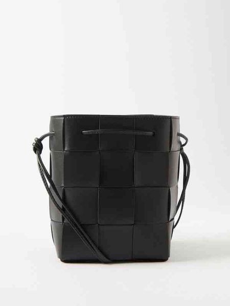 shoulder bag women crossbody bottage venates backpack purse handbags seam leather ladies metal chain classic woven messenger bag luxurys des
shoulder bag women crossbody bottage venates backpack purse handbags seam leather ladies metal chain classic woven messenger bag luxurys des