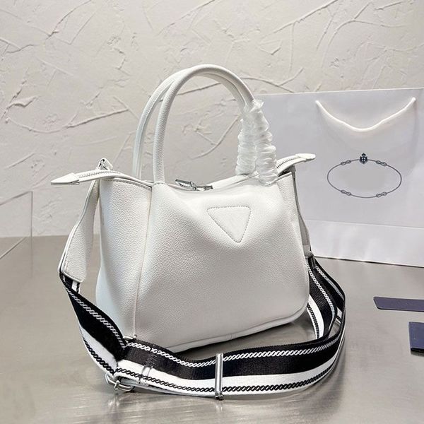 designer bag fashion large capacity tote leather handbag purse detachable braided wide strap crossbody bag fashion letter zipper single shou
designer bag fashion large capacity tote leather handbag purse detachable braided wide strap crossbody bag fashion letter zipper single shou
