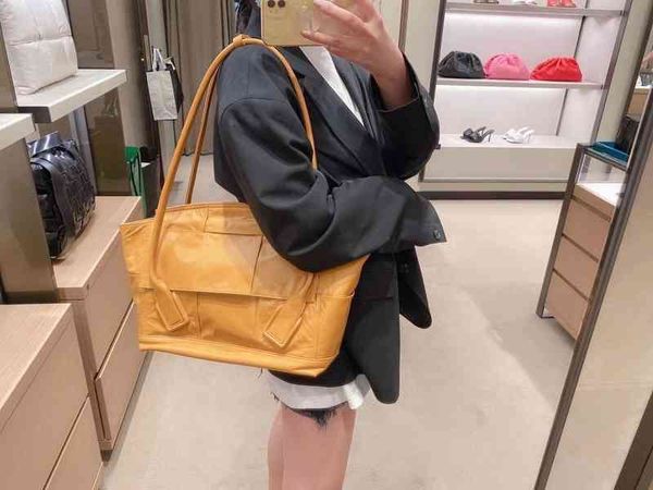 shoulder bag women crossbody bottage venates backpack purse handbags seam leather ladies metal chain classic woven messenger bag luxurys des
shoulder bag women crossbody bottage venates backpack purse handbags seam leather ladies metal chain classic woven messenger bag luxurys des