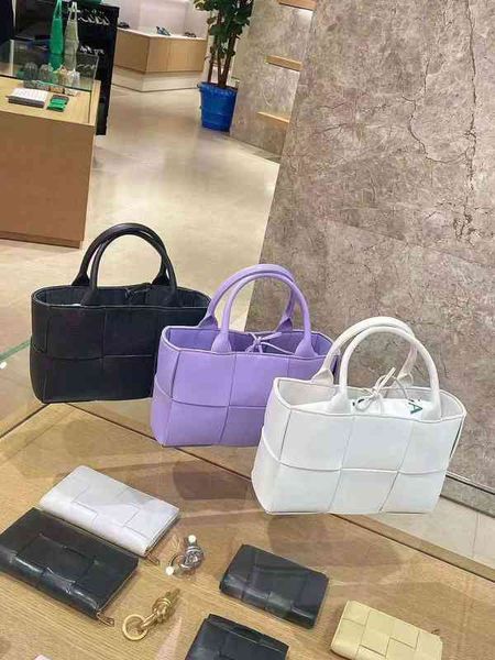 shoulder bag women crossbody bottage venates backpack purse handbags seam leather ladies metal chain classic woven messenger bag luxurys des
shoulder bag women crossbody bottage venates backpack purse handbags seam leather ladies metal chain classic woven messenger bag luxurys des