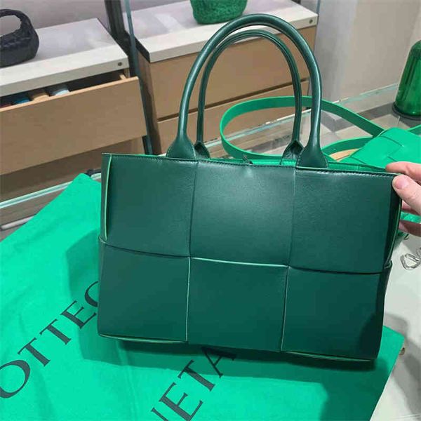 shoulder bag women crossbody bottage venates backpack purse handbags seam leather ladies metal chain classic woven messenger bag luxurys des
shoulder bag women crossbody bottage venates backpack purse handbags seam leather ladies metal chain classic woven messenger bag luxurys des