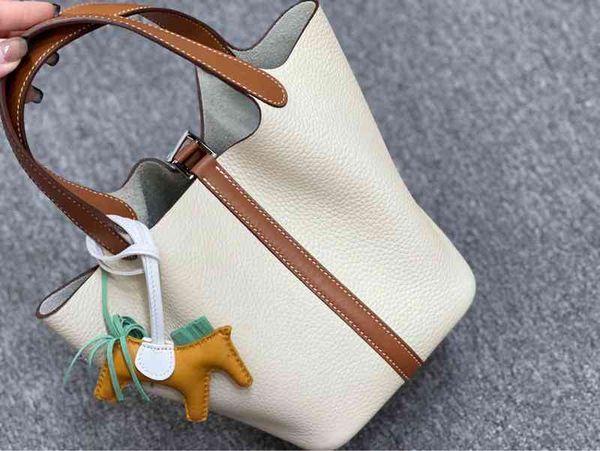 herme bag 2022 designer s picotins lock matching vegetable women's color contrast bucket handle milkshake cabbage basketbirkins kellies
herme bag 2022 designer s picotins lock matching vegetable women's color contrast bucket handle milkshake cabbage basketbirkins kellies