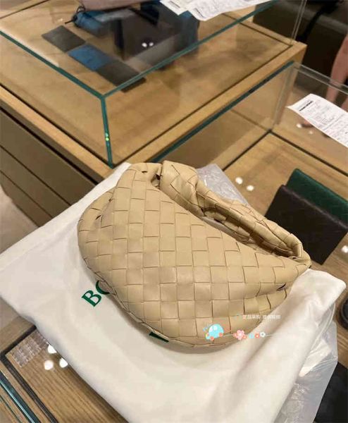 shoulder bag women crossbody bottage venates backpack purse handbags seam leather ladies metal chain classic woven messenger bag luxurys des
shoulder bag women crossbody bottage venates backpack purse handbags seam leather ladies metal chain classic woven messenger bag luxurys des