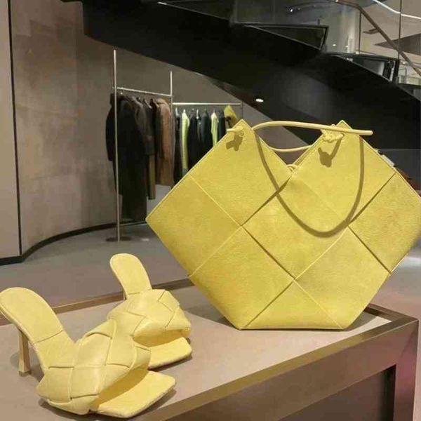 shoulder bag women crossbody bottage venates backpack purse handbags seam leather ladies metal chain classic woven messenger bag luxurys des
shoulder bag women crossbody bottage venates backpack purse handbags seam leather ladies metal chain classic woven messenger bag luxurys des