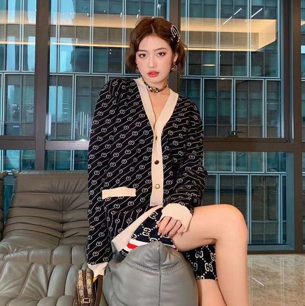 new women's sweaters luxury designer for pink black button lady cardigans sweaters v-neck loose casual dress knitted coat, White;black
new women's sweaters luxury designer for pink black button lady cardigans sweaters v-neck loose casual dress knitted coat, White;black